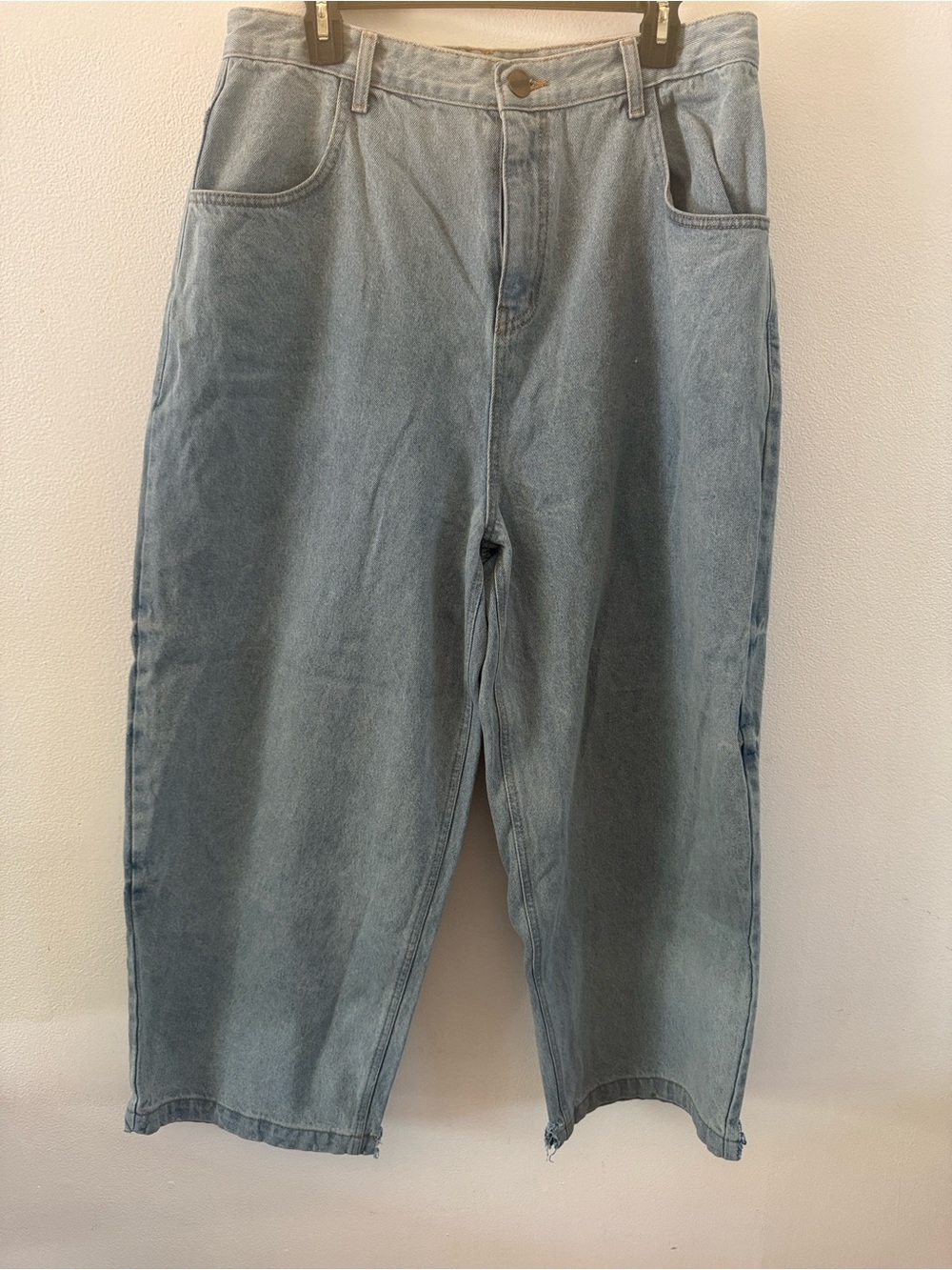 Relaxed Light Wash Men's Jeans — Everyday Comfortable Fit